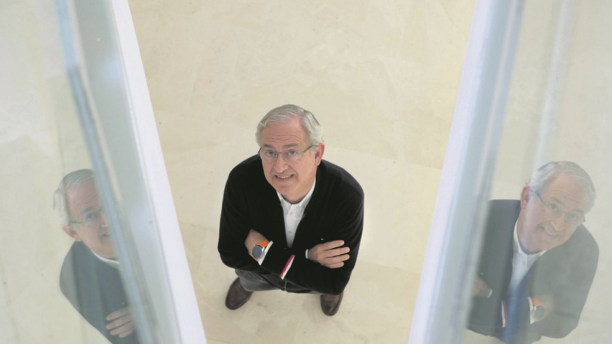 Javier de Las Rivas en las instalaciones del Centro del Cáncer. - ENRIQUE CARRASCAL