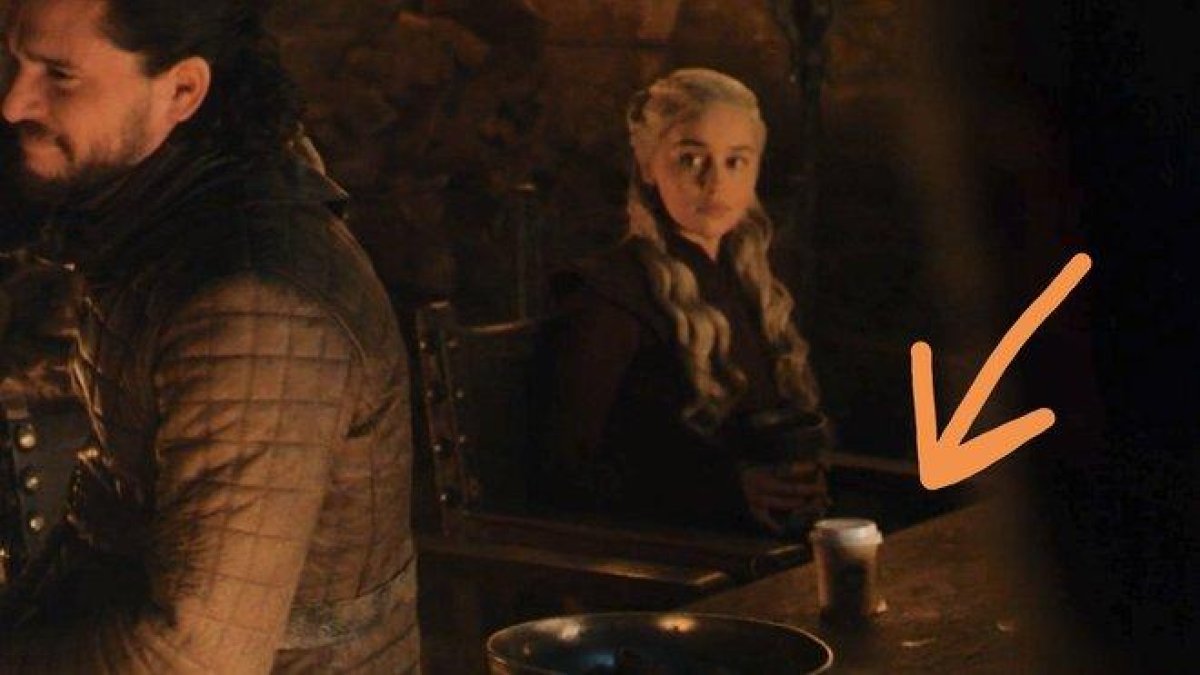 Imagen del café junto a Daenerys en Juego de tronos.-TWITTER