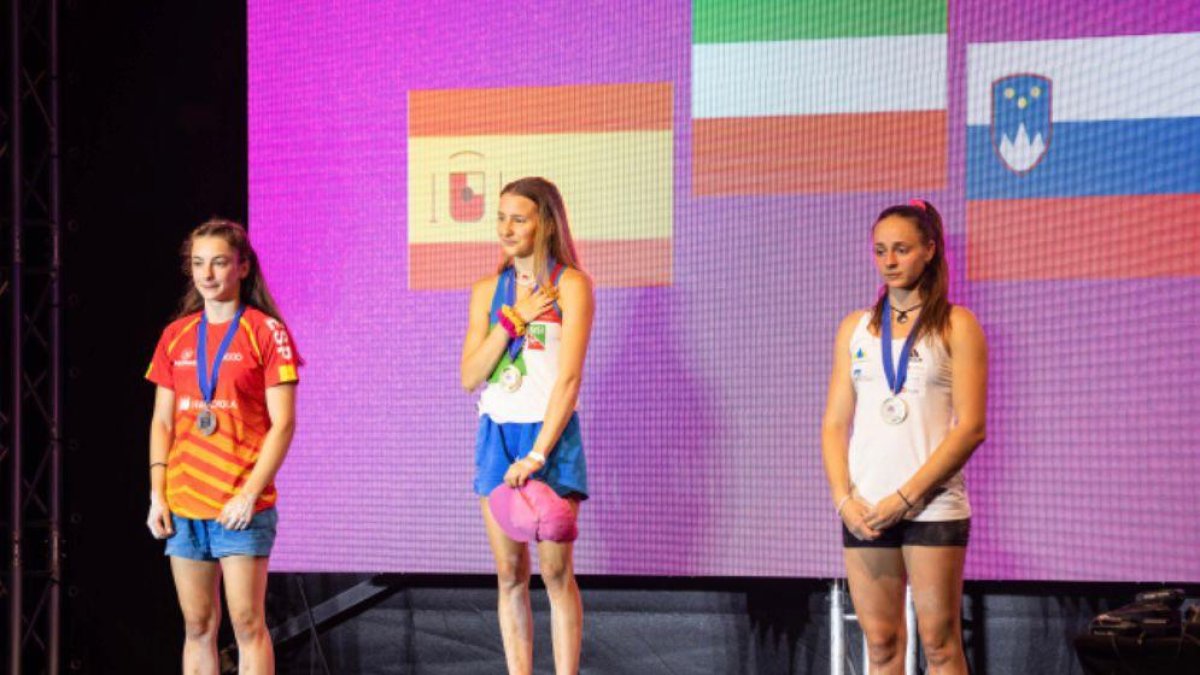 Podio con Iziar a la izquierda.