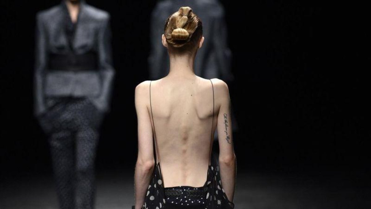 Una modelo en un desfile del 2012.-MARTIN BUREAU