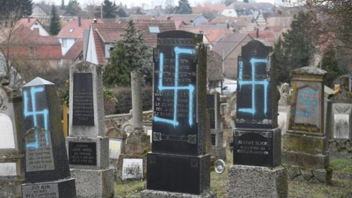 Protestas antisemitas en un panteón judío en Francia.-AFP