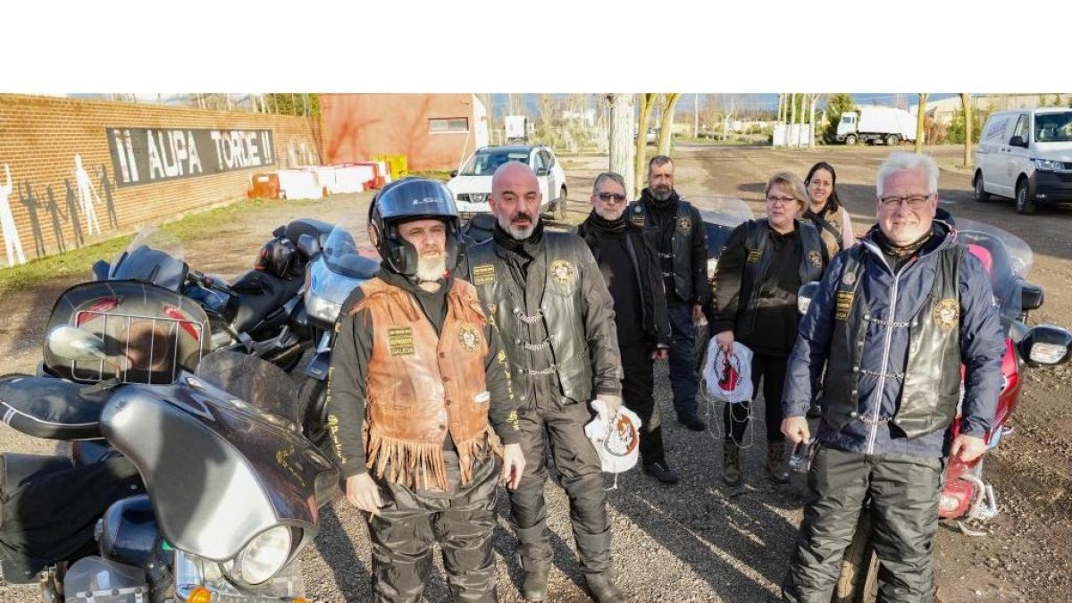 Moteros acampados ya en Motauros en Tordesillas.- J. M. LOSTAU