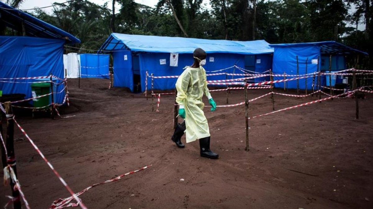 Unidad de cuarentena contra el ébola en Muma (República Democrática del Congo).-/ JOHN WESSELS