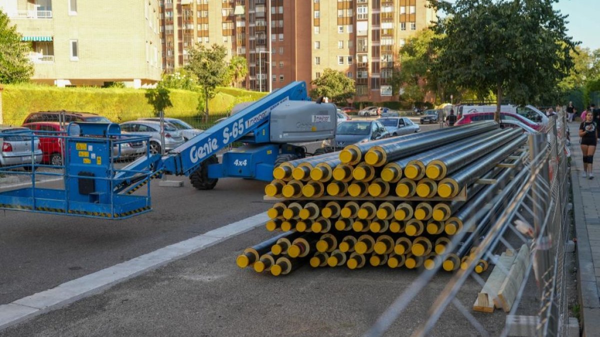 Obras de la red de calor de biomasa en Parquesol en Valladolid.-PHOTOGENIC