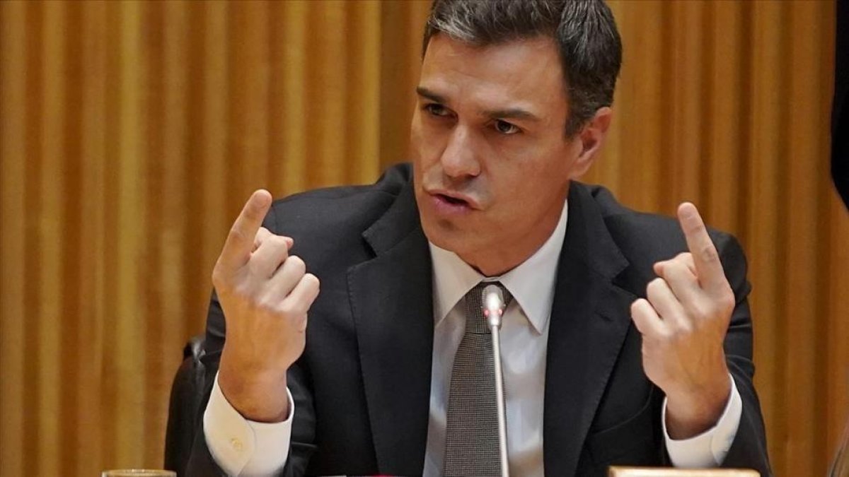 Pedro Sánchez durante la reunión del grupo parlamentario del PSOE-JOSE LUIS ROCA