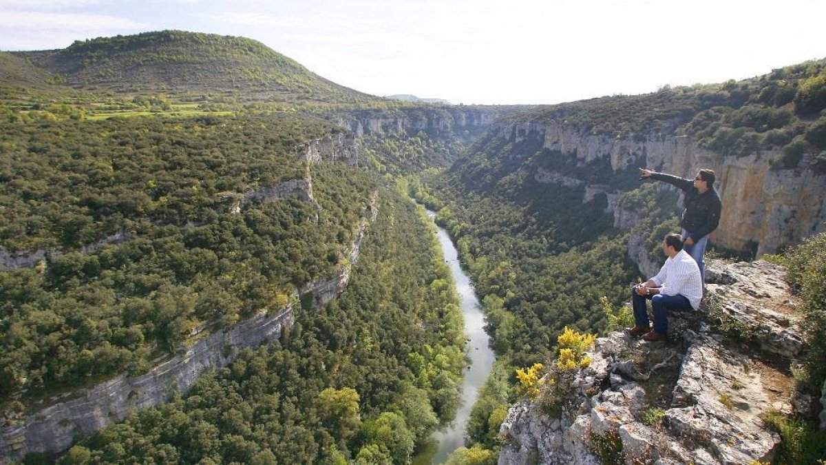 El Ebro ha tallado el espectacular paisaje que se aprecia desde ambas orillas del cañón.-ISRAEL L. MURILLO