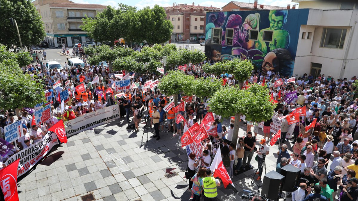 Concentración contra el cierre de Siro en Venta de Baños. ICAL