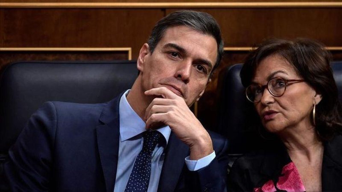 El rey Juan Carlos I y Pedro Sánchez.-JOSÉ LUIS ROCA