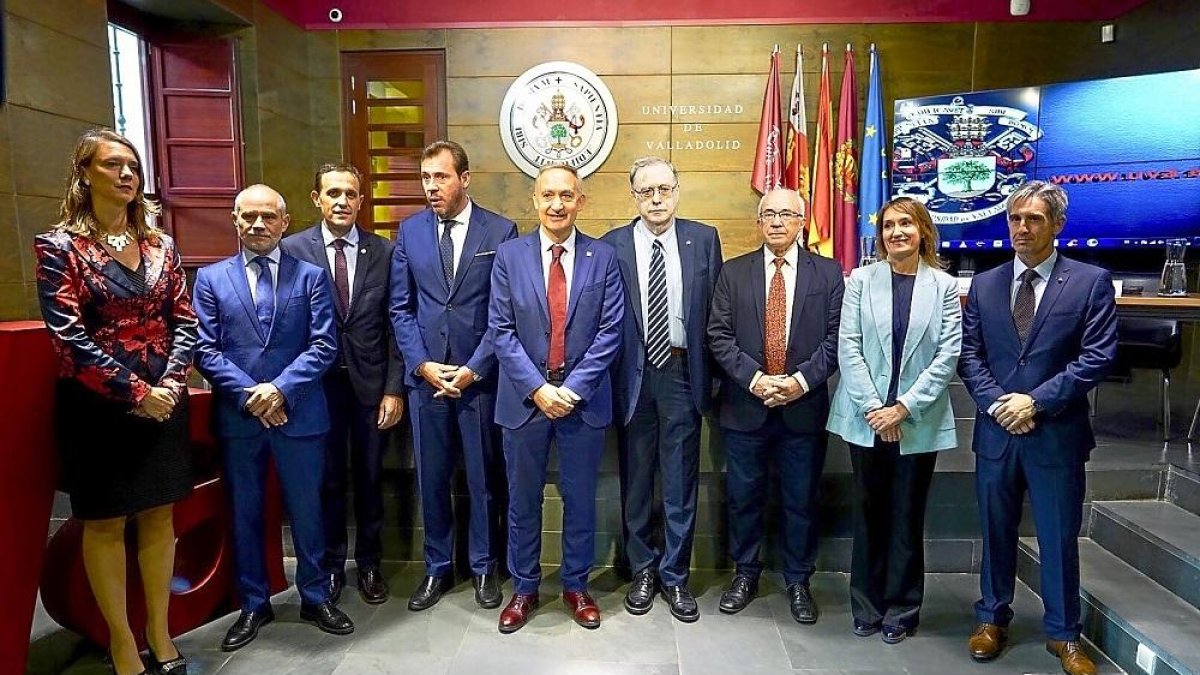 Ángela de Miguel, Víctor Caramanzana, Conrado Íscar, Óscar Puente, Antonio Largo, Anthony Carro, Fernando Rull, Rocío Lucas y Enrique Berzal.-ICAL