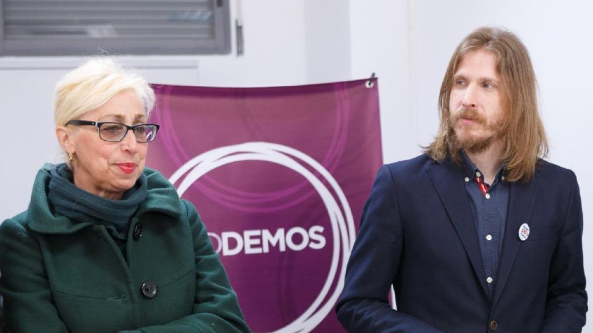 María José Rodríguez Tobal; el secretario autonómico y portavoz del Grupo Parlamentario de Podemos, Pablo Fernández.-ICAL