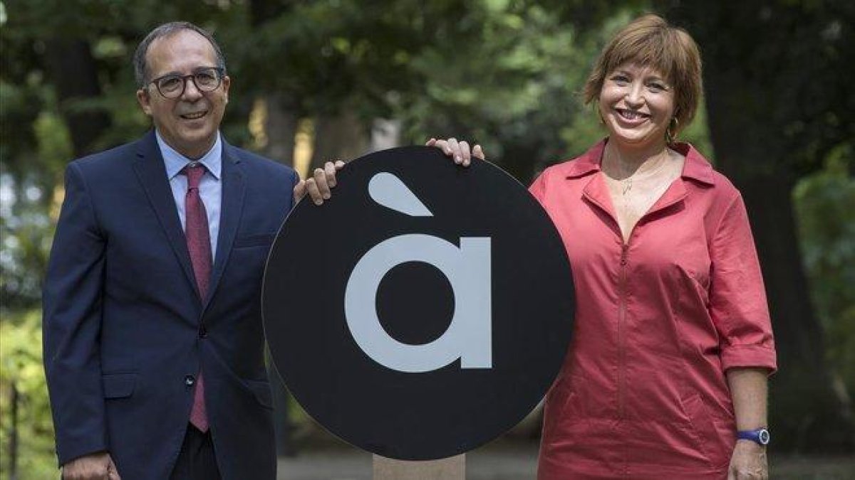 Enrique Soriano, presidente del CVMC, y Empar Marco, directora general de À Punt, en una foto de archivo el día de la presentación de la cadena-MIGUEL LORENZO