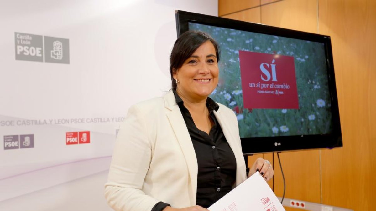 La secretaria de Organización del PSOE en la Comunidad, Ana Sánchez, ofrece una rueda de prensa tras una reunión de trabajo del Comité electoral que coordina.-ICAL
