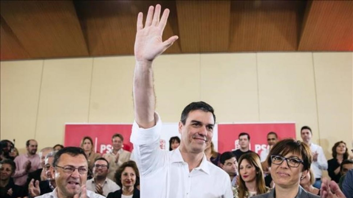 Pedro Sánchez, en una reunión con militantes socialistas en Málaga.-EFE