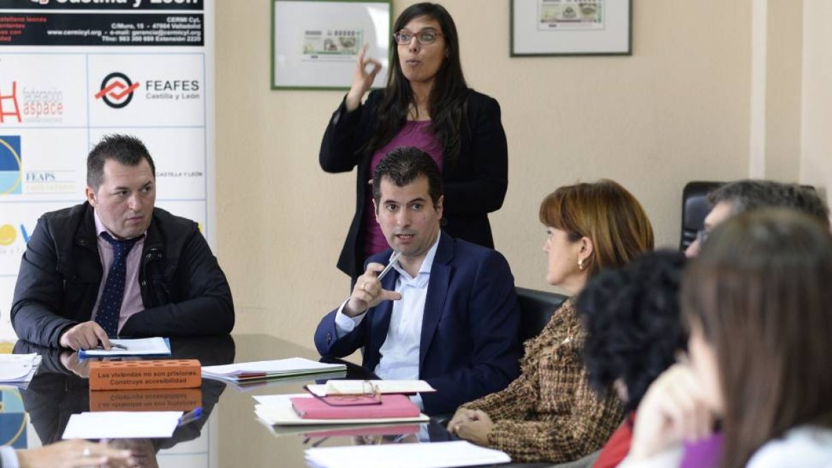 El secretario general del PSOE de Castilla y León, Luis Tudanca, y el presidente de Cermi, Francisco Sardón, mantienen una reunión de trabajo-Ical