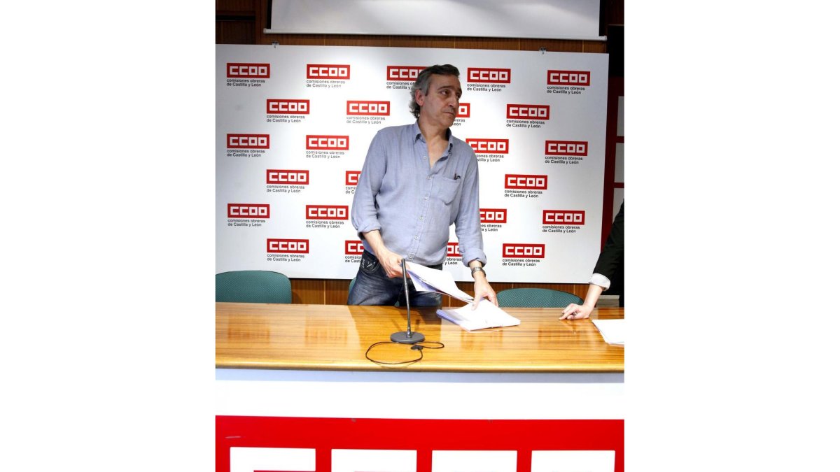 El secretario de Empleo y Formación de CCOO-CyL, Saturnino Fernández, presenta el Estudio sobre el Mercado de Trabajo en España y Castilla y León durante 2015-ICAL