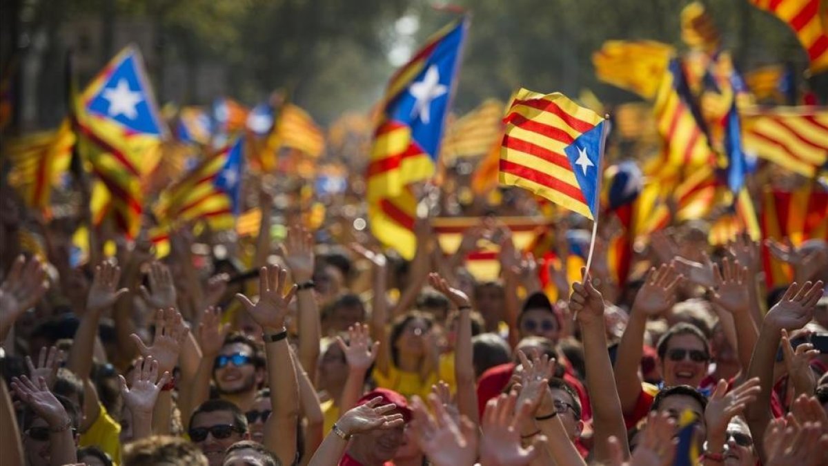 Manifestación independentista en la Gran Via de Barcelona.-JORDI COTRINA