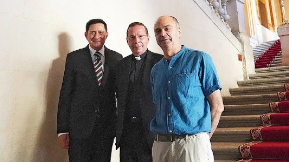 El autor del libro, Mariano Fazio, en el centro, junto a Jesús Fonseca y Fermín Herrero, ayer, en Valladolid.- ICAL