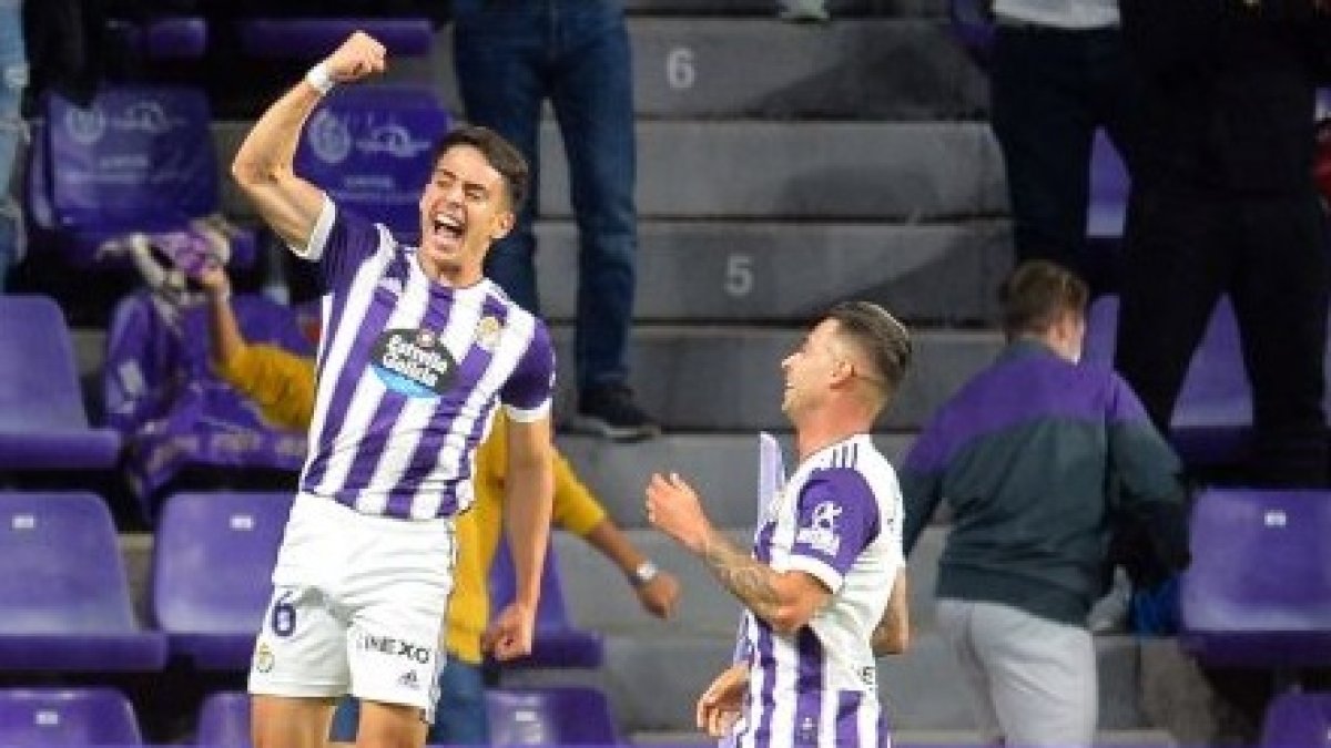 Celebración del gol de Aguado. / E.M.