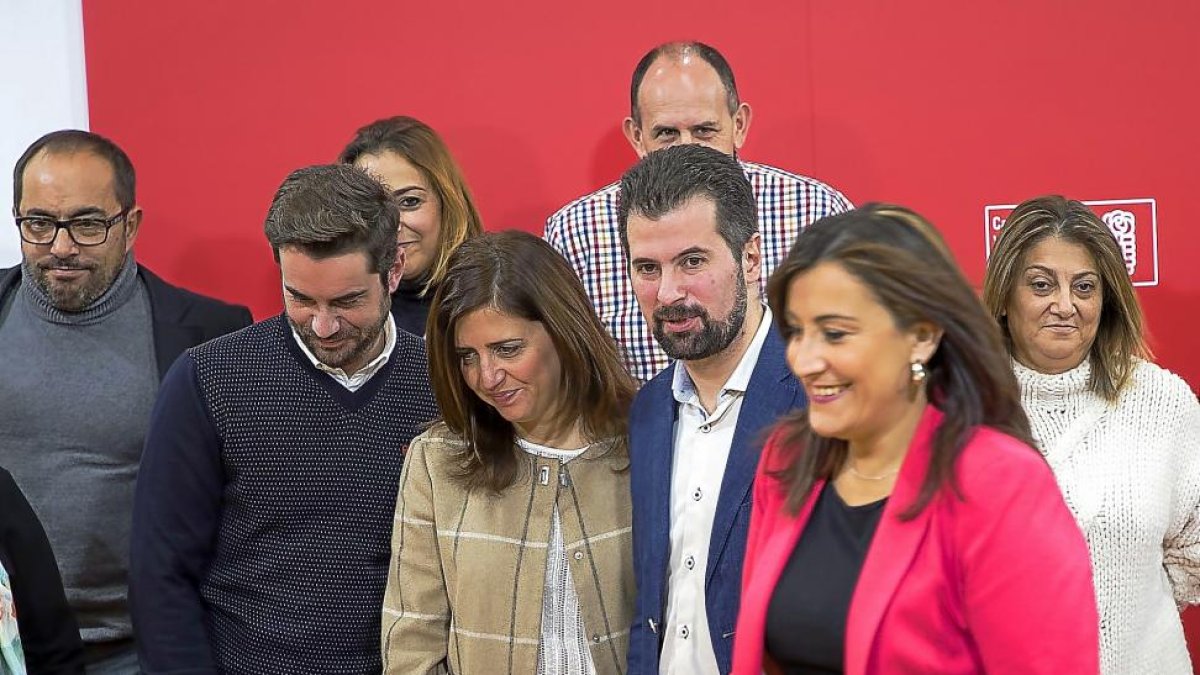Luis  Tudanca, en el centro, con varios de los secretarios provinciales que asistieron al Consejo Territorial.-ICAL