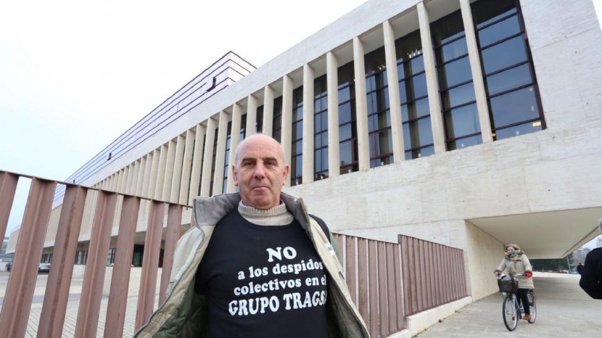 Los trabajadores del Grupo Tragsa secundan una nueva jornada de huelga y protestan frente a las Cortes de Castilla y León-Ical