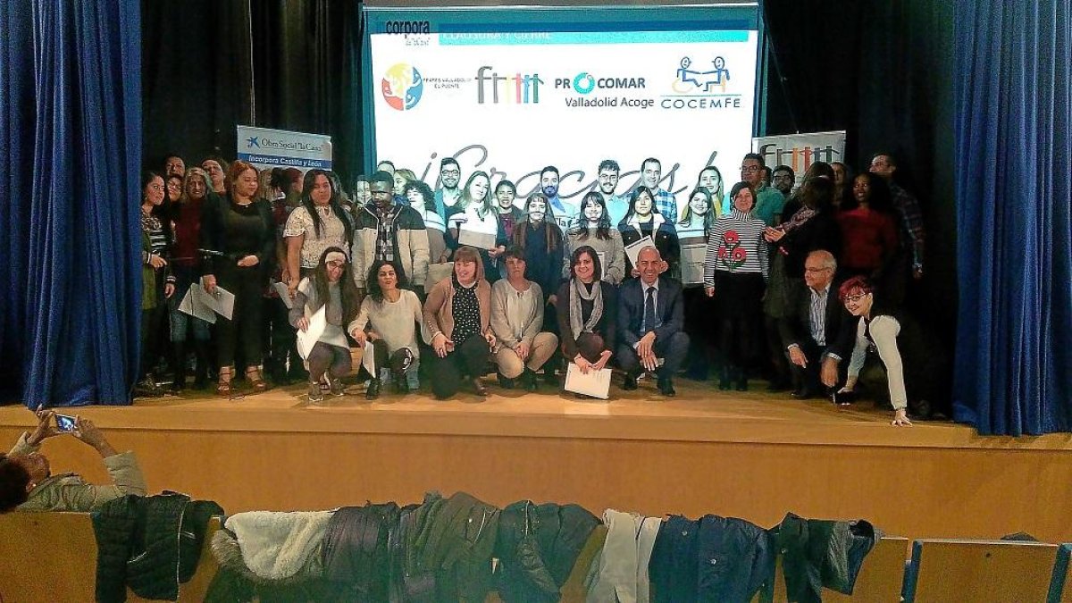 Algunos de los participantes en el programa de inserción sociolaboral ‘Incorpora’ de La Caixa.-E.M.