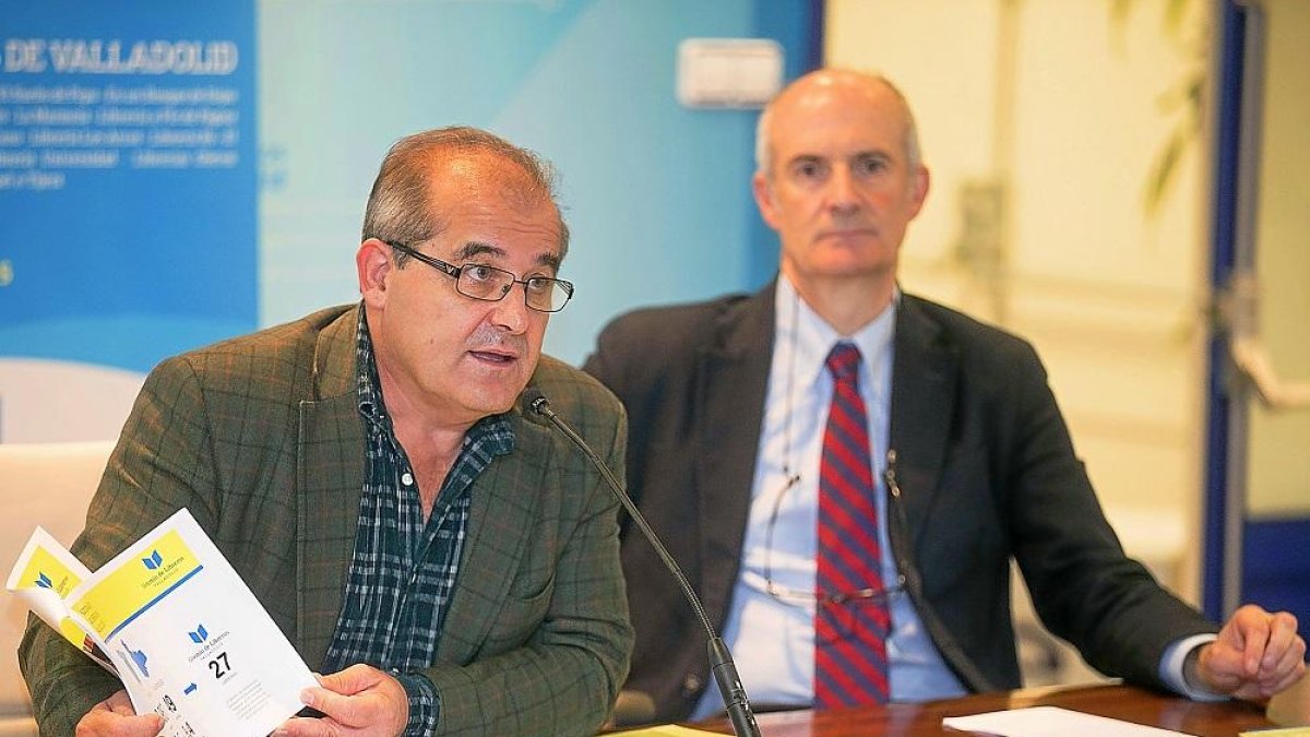 El presidente del Gremio de Libreros de Valladolid, Marco Antonio Blanco, y el secretario de Avadeco, Luis del Hoyo.-ICAL