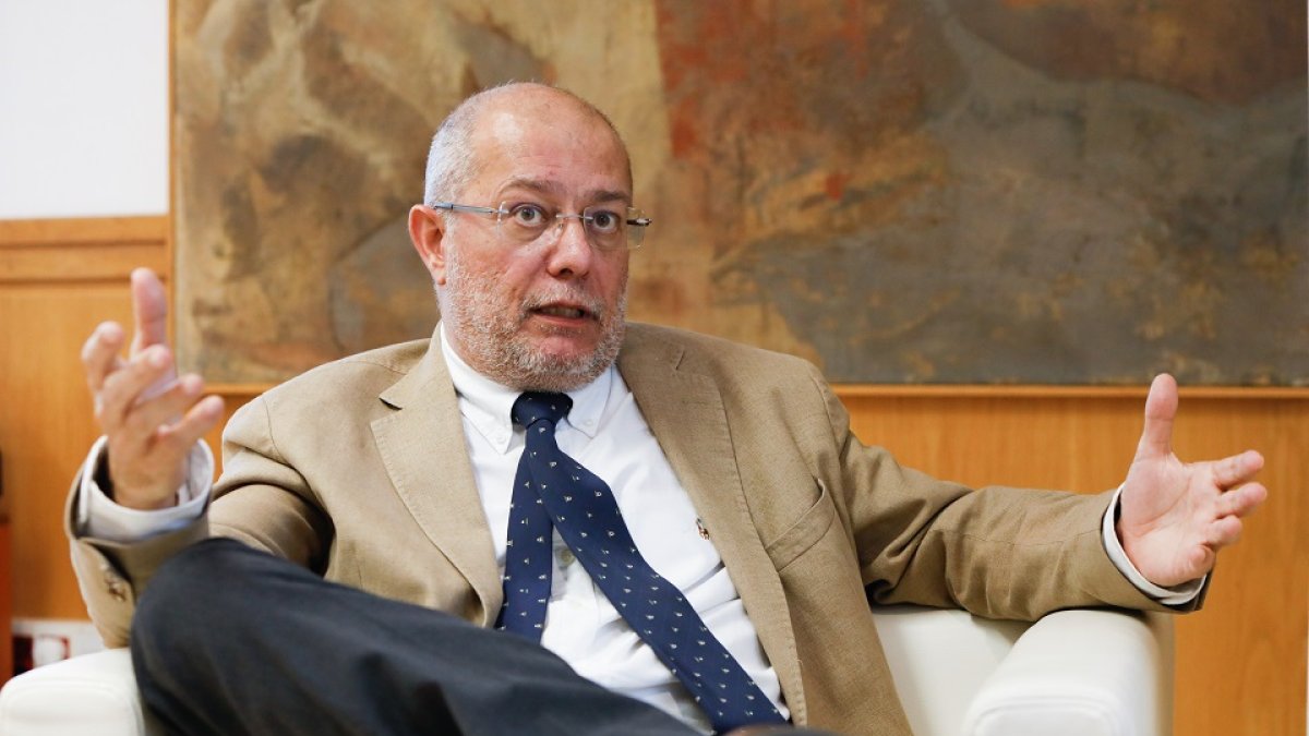 JUAN MIGUEL LOSTAU