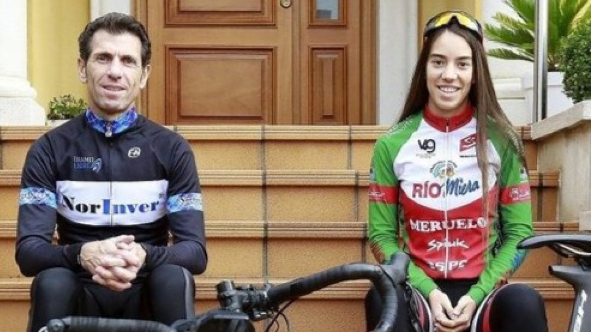 Estela Domínguez, junto a su padre, en una imagen de archivo.-E. M.