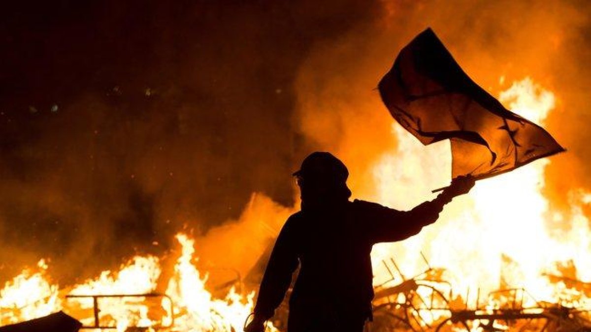 Decenas de miles de personas volvieron de nuevo a las calles en un día más de movilizaciones sociales.-EFE