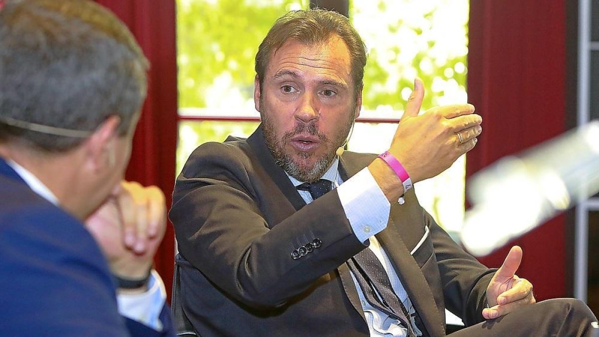 Pablo Lago y Óscar Puente, durante el Club de Prensa.-J.M. LOSTAU