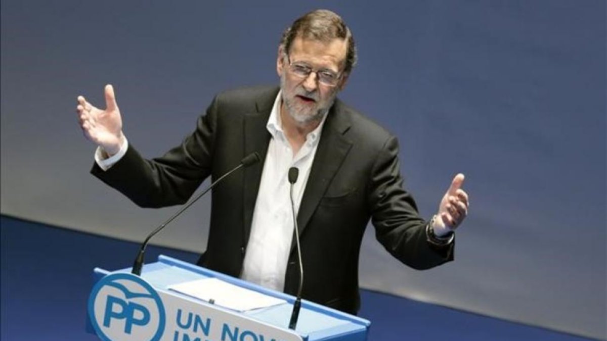 Mariano Rajoy interviene en la clausura del congreso provincial del PP de Pontevedra.-EFE / LAVANDEIRA JR