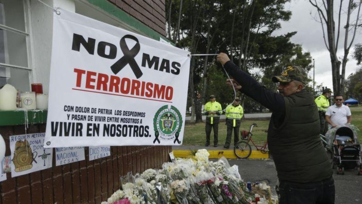 Homenaje a víctimas de un ataque atribuido a ELN.-EFE