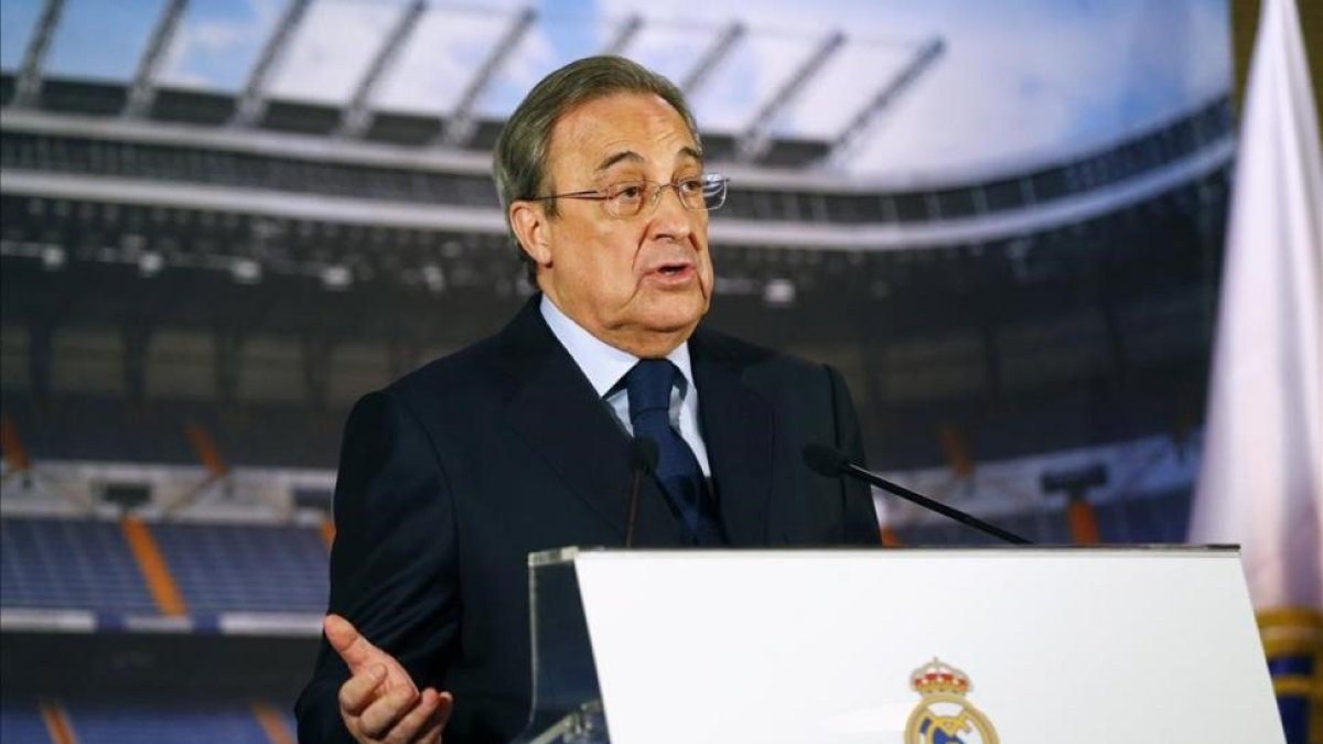 Florentino Pérez interviene en la asamblea de socios compromisarios del Real Madrid.-