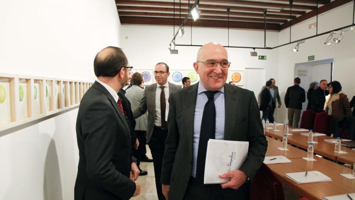 El presidente de la Diputación de Valladolid, Jesús Julio Carnero, mantiene una reunión de trabajo con 15 entidades y asociaciones vinculadas al Plan Impulso-ICAL