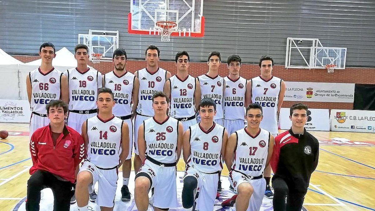 La plantilla del CBC Valladolid posa en el polideportivo de La Vega.-E. M.