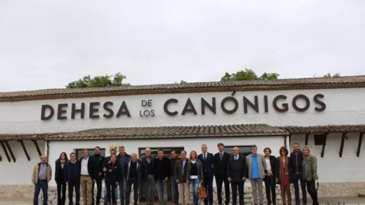 Asistentes al acto de presentación de Manuel Villanueva como padrino de la vendimia de2016. - DEHESA DE LOS CANÓNIGOS.