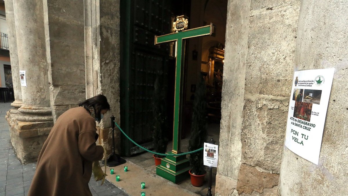 La Cofradía Penitencial de la Santa Vera Cruz celebra un acto de desagravio a la Santa Cruz.- ICAL