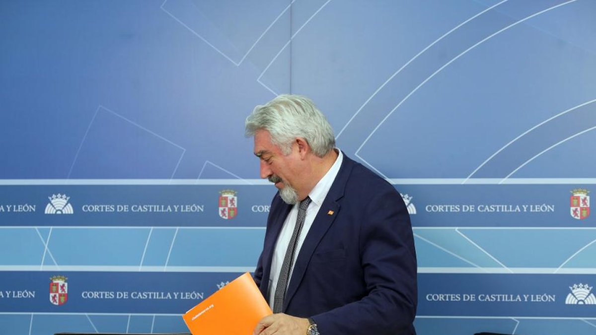 El procurador de Ciudadanos en las Cortes José Ignacio Delgado analiza la actualidad del caso de las eólicas.-ICAL