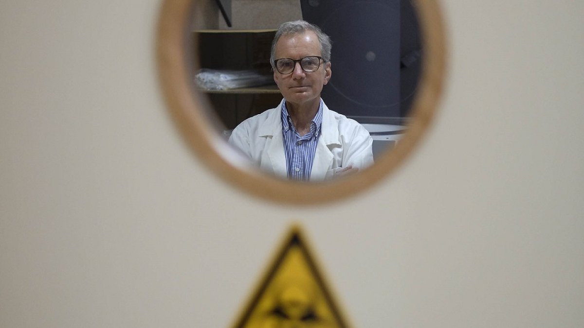 Pedro Alfonso Lazo-Zbikowski Taracena en las instalaciones del Centro del Cáncer de Salamanca. / E. CARRASCAL