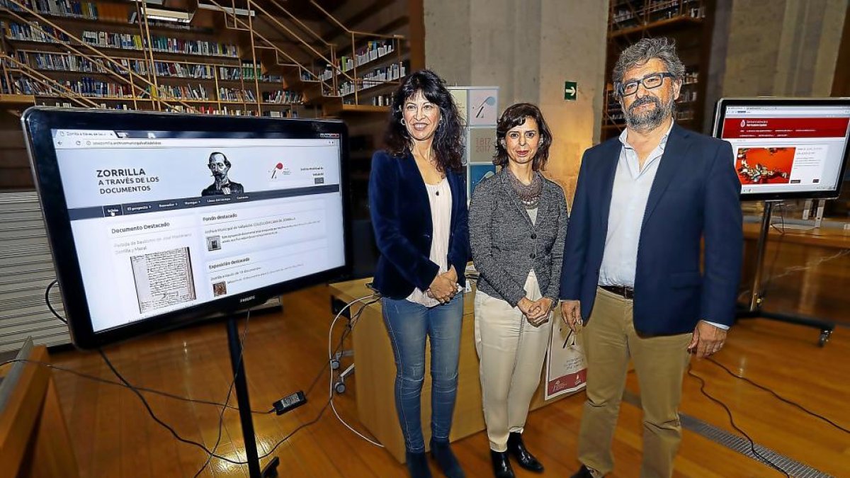 Ana Redondo, Covadonga de Quintana y Eduardo Pedruelo durante la presentación de las páginas web.-J.M.LOSTAU