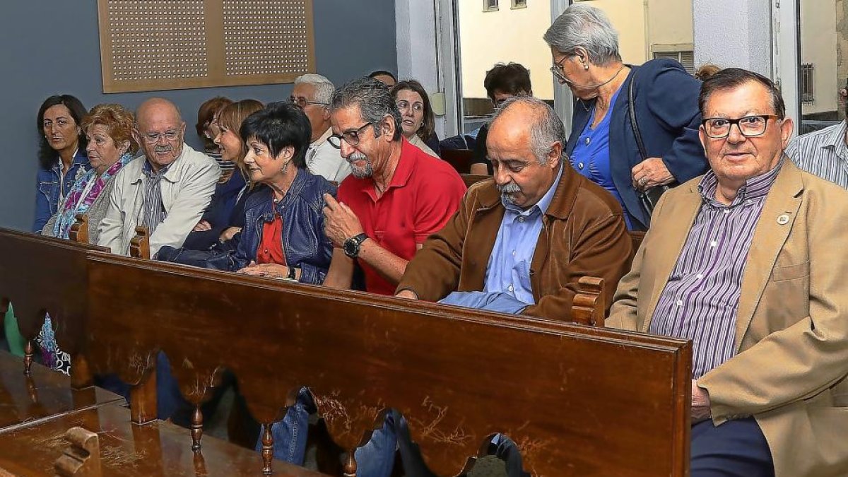 Varios de los damnificados por la explosión de Gaspar Arroyo, en un momento del juicio iniciado en la Audiencia.-ICAL