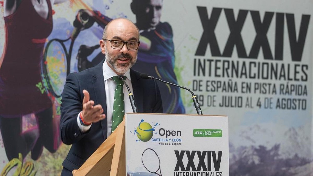 El consejero de Cultura y Turismo, Javier Ortega, presenta el XXXIV Open de Tenis Castilla y León-Villa de El Espinar-ICAL