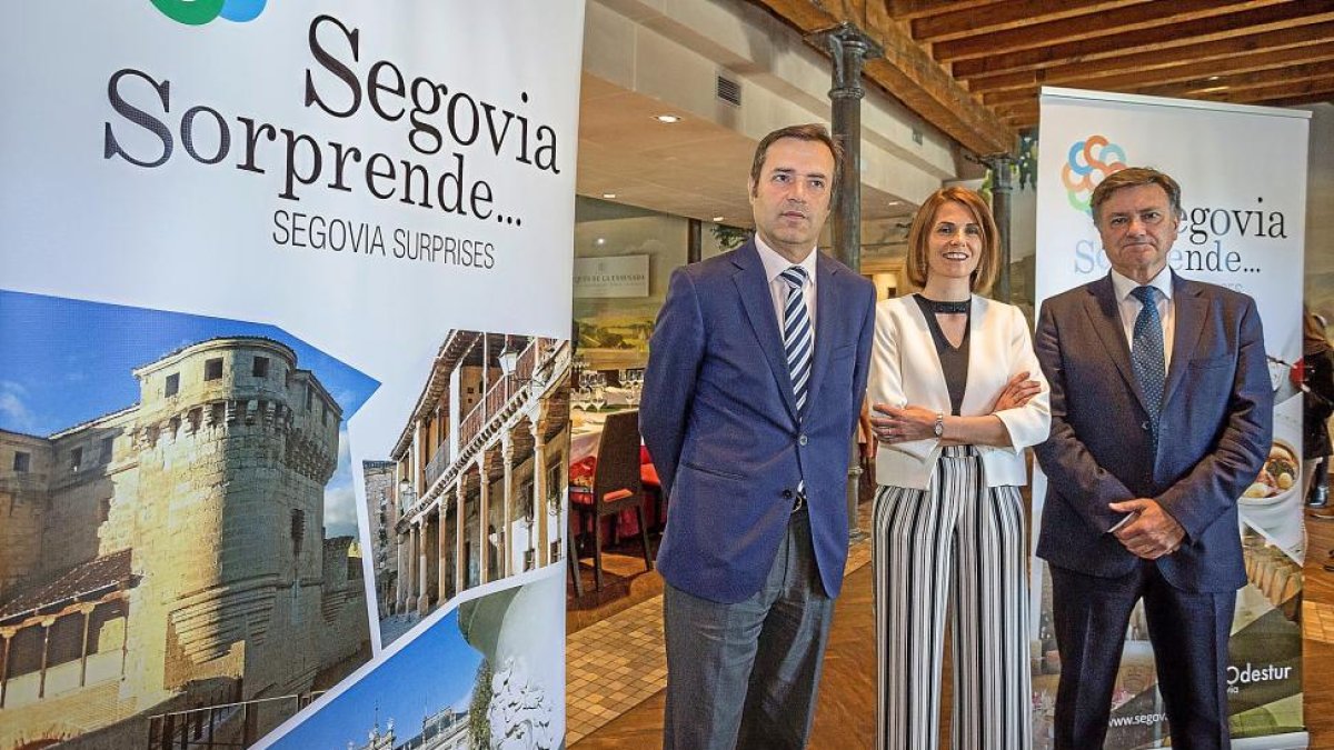 Javier Ramírez, Magdalena Rodríguez y Francisco Vázquez en la presentación ayer en Valladolid.-MIGUEL ÁNGEL SANTOS