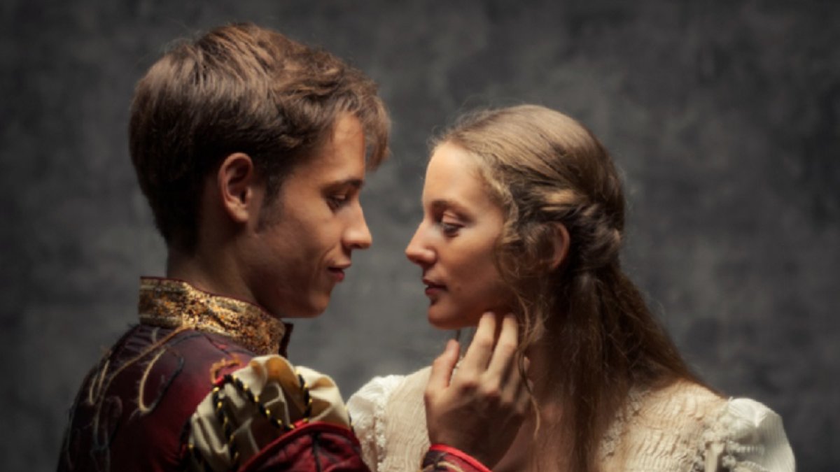 Ángel Palacios y Lara Grados en 'Romeo y Julieta'. | T. C. S.