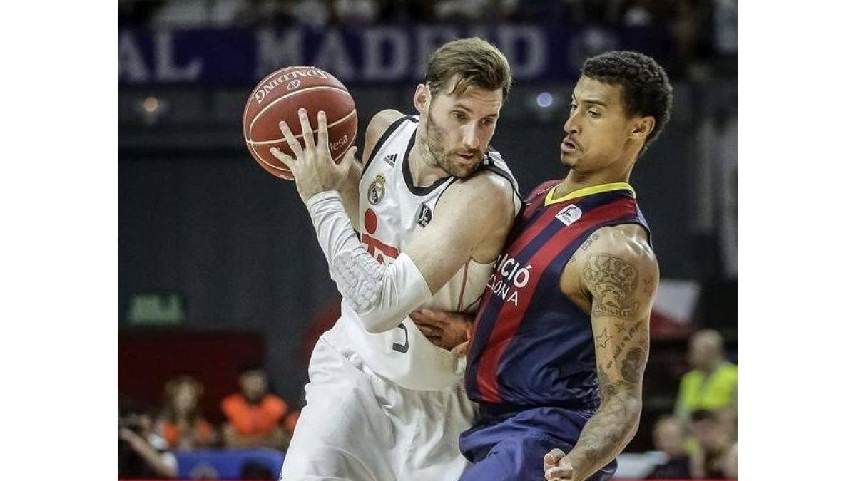 Rudy Fernández con el balón ante la defensa Edwin Jackson.-EFE
