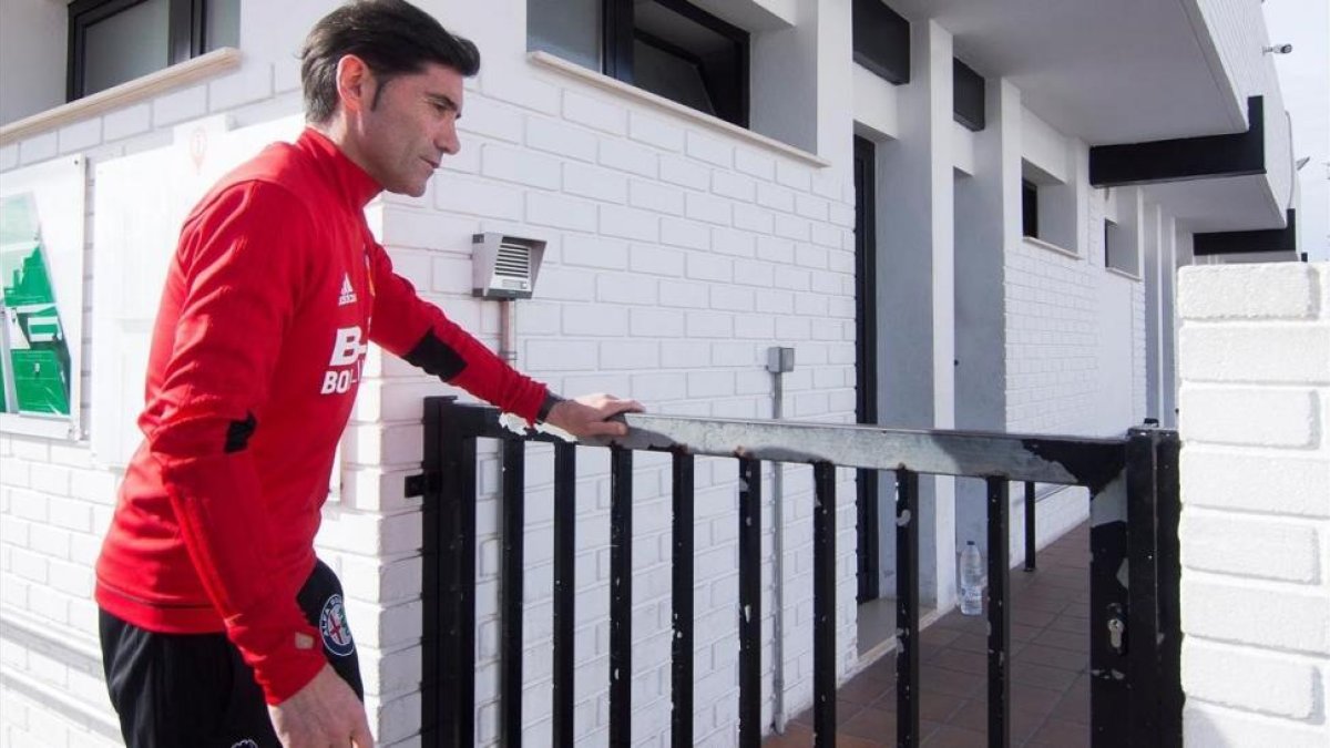 Marcelino, antes de la rueda de prensa previa al partido del Barça.-EFE / MIGUEL ANGEL POLO