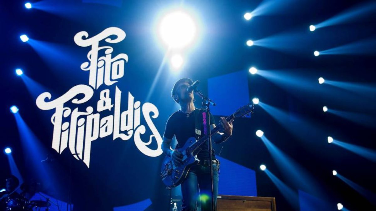 El cantante y compositor Fito Cabrales junto a su banda, Fito & Fitipaldis-Efe
