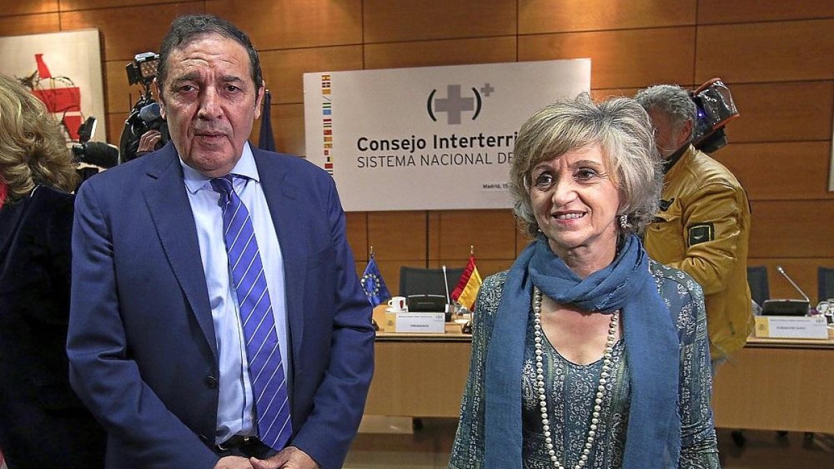 Antonio Sáez y María Luisa Carcedo, en una reunión del Consejo Interterritorial de Salud en noviembre de 2018.-ICAL