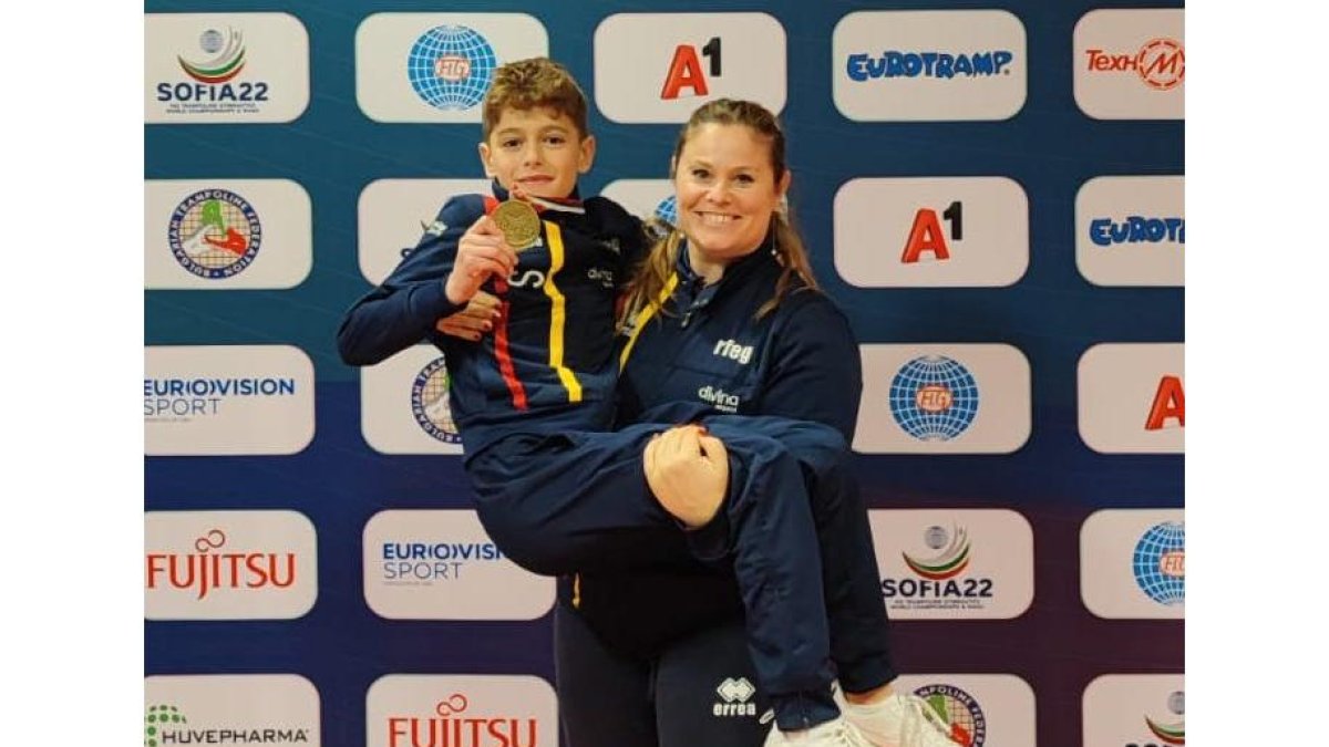 Gabriel Arias junto a Teresa Ginés. / E. M.