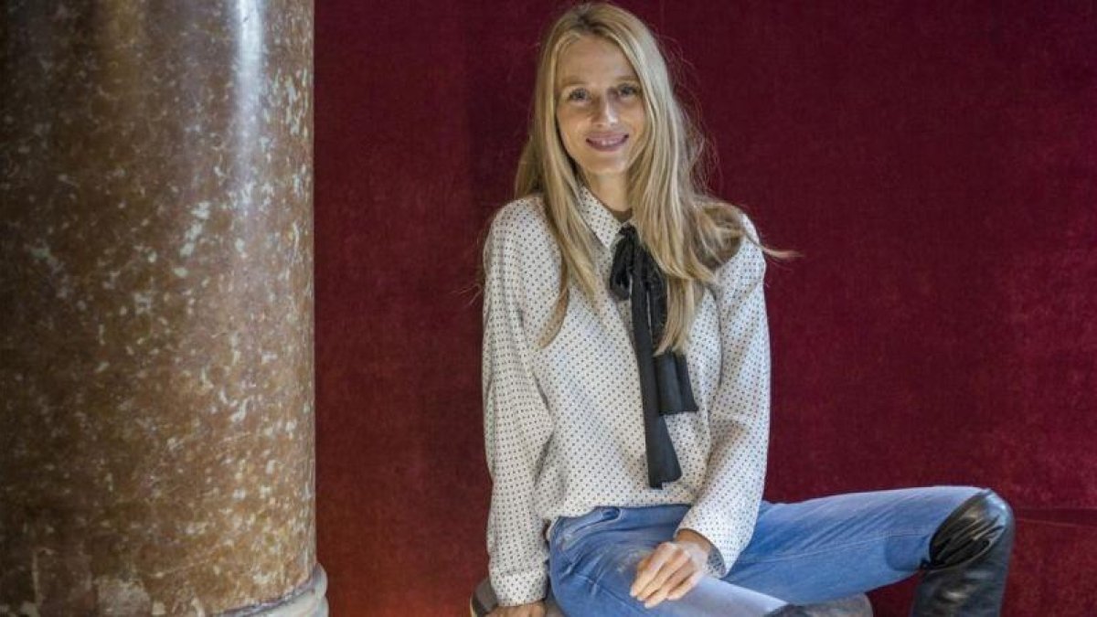 Vanesa Lorenzo posa en la Casa Fuster, en Barcelona.-FERRAN SENDRA